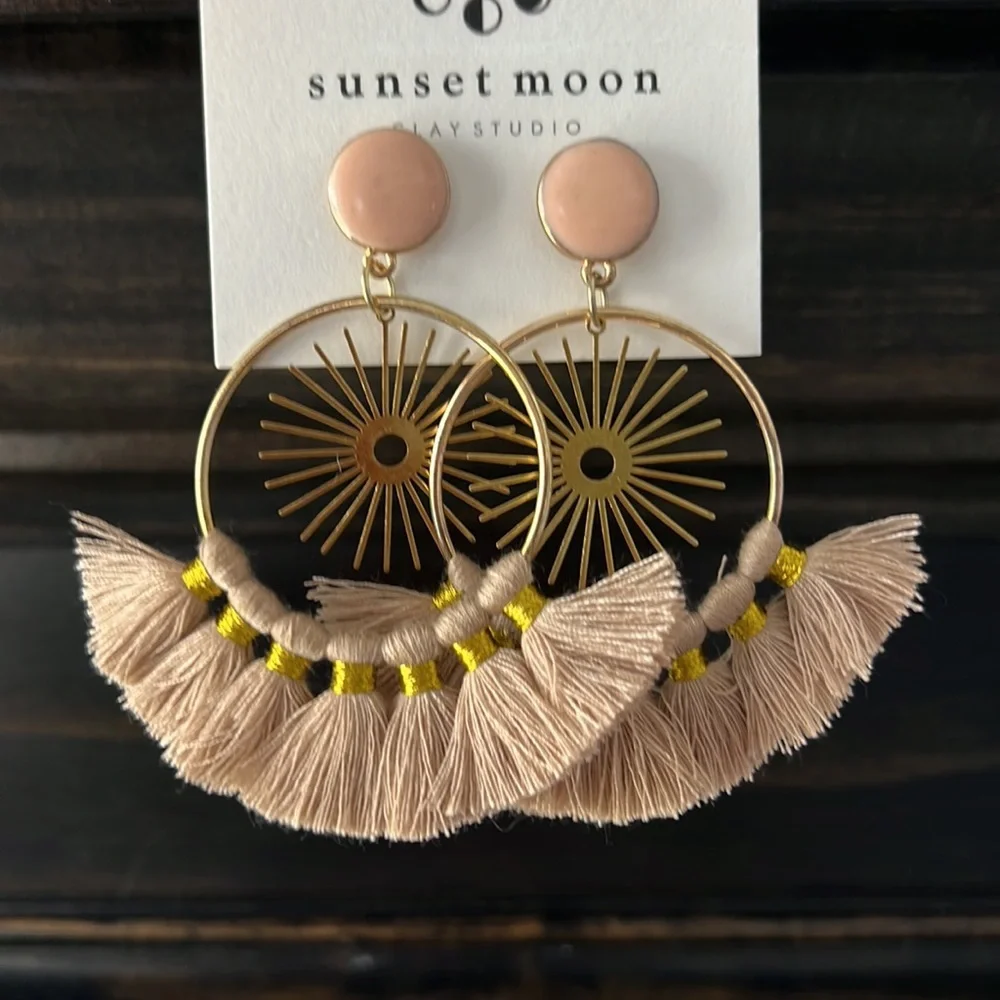 🌼HANDMADE🌼 Bohemian Sunburst Tassel Earrings, Buff and Tan